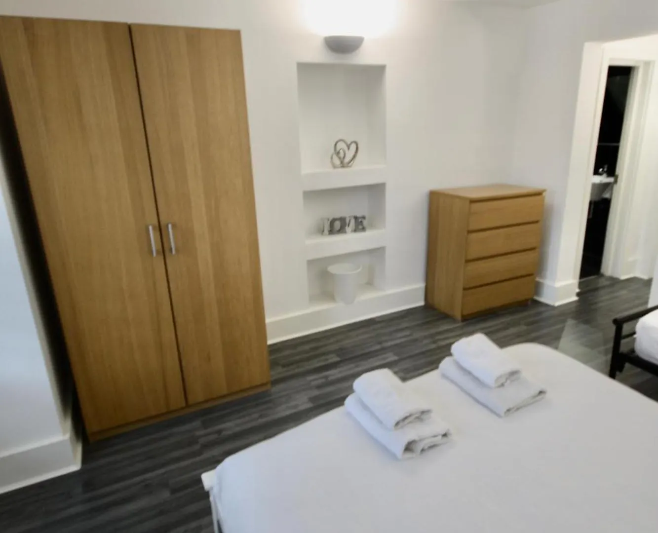 Bournemouth Hot Tub & Sauna Holiday Let 0*,