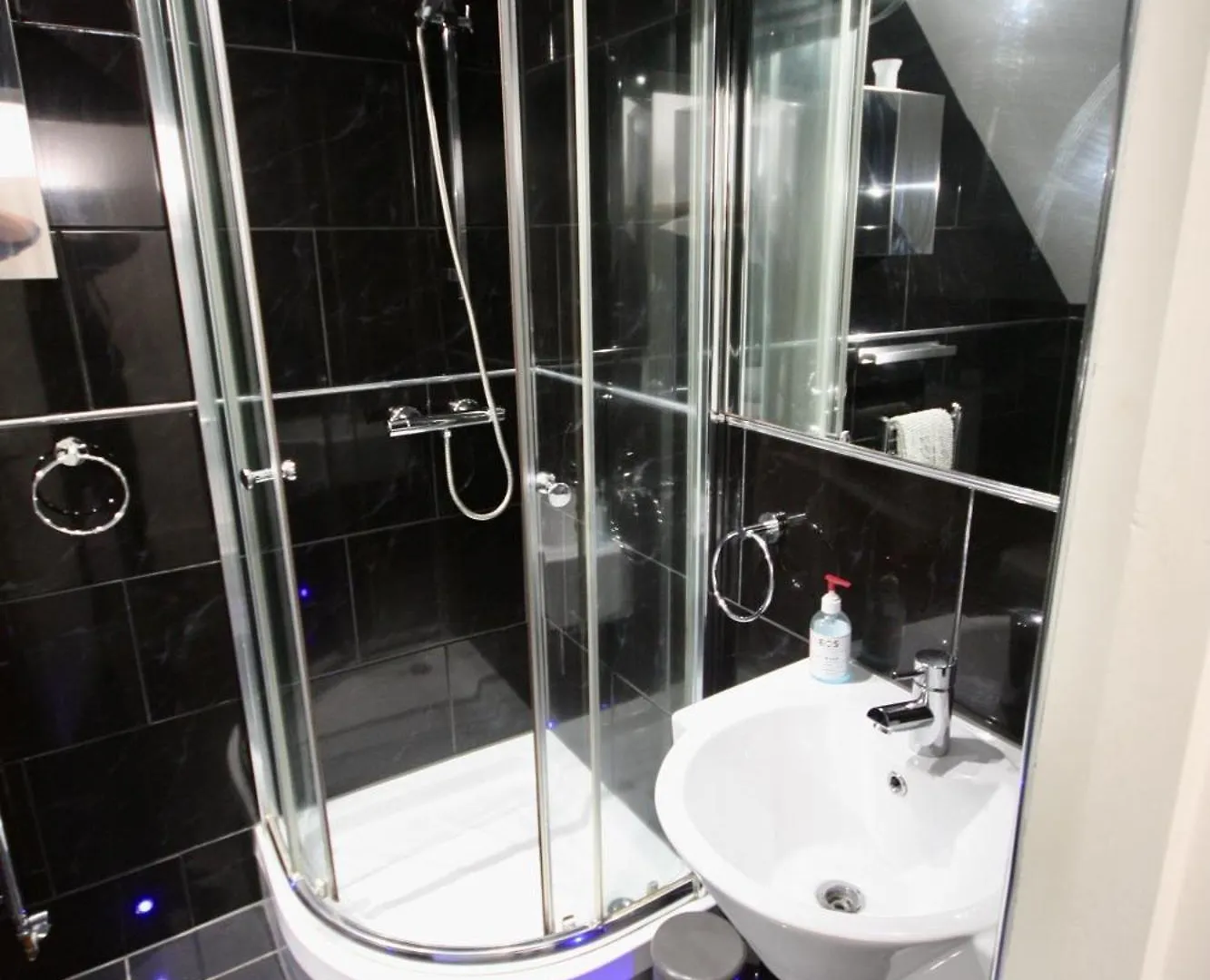 Bournemouth Hot Tub & Sauna Holiday Let Apartment