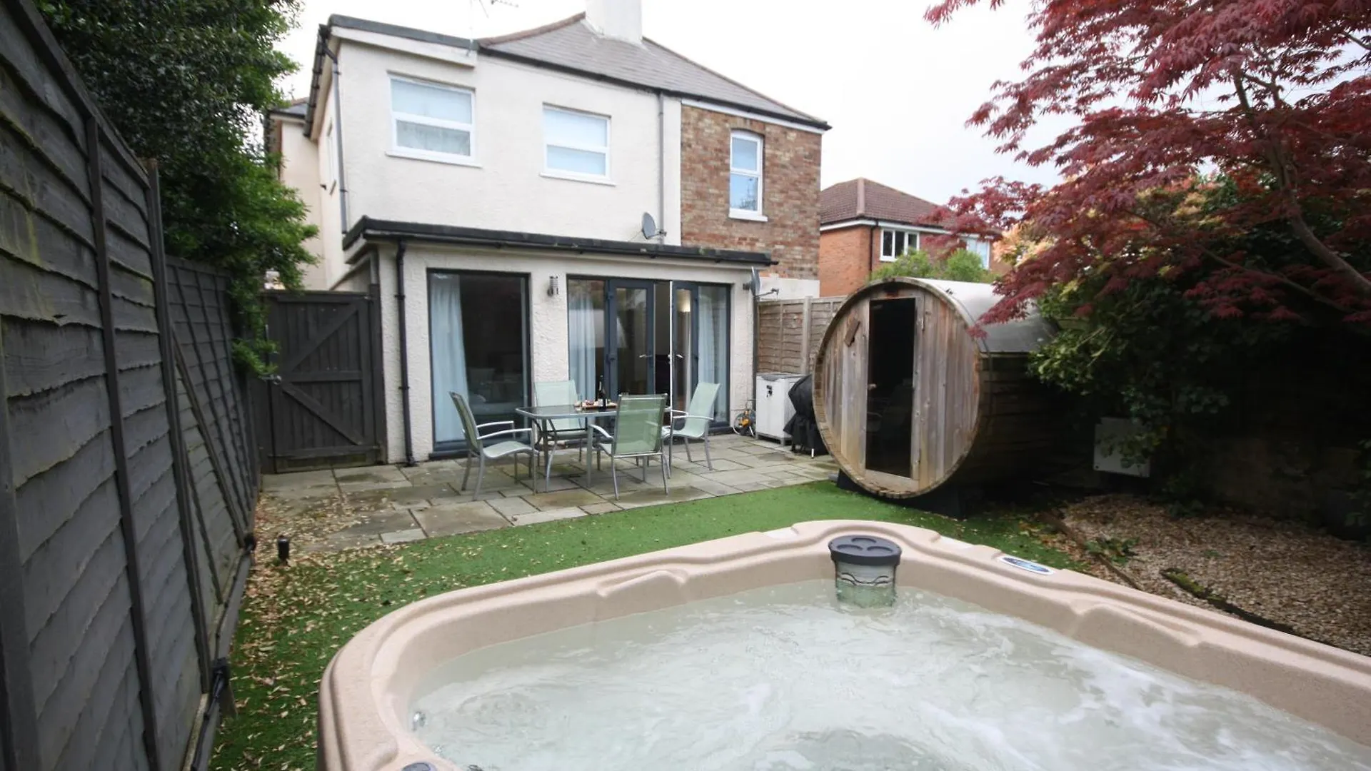 Bournemouth Hot Tub & Sauna Holiday Let Apartment