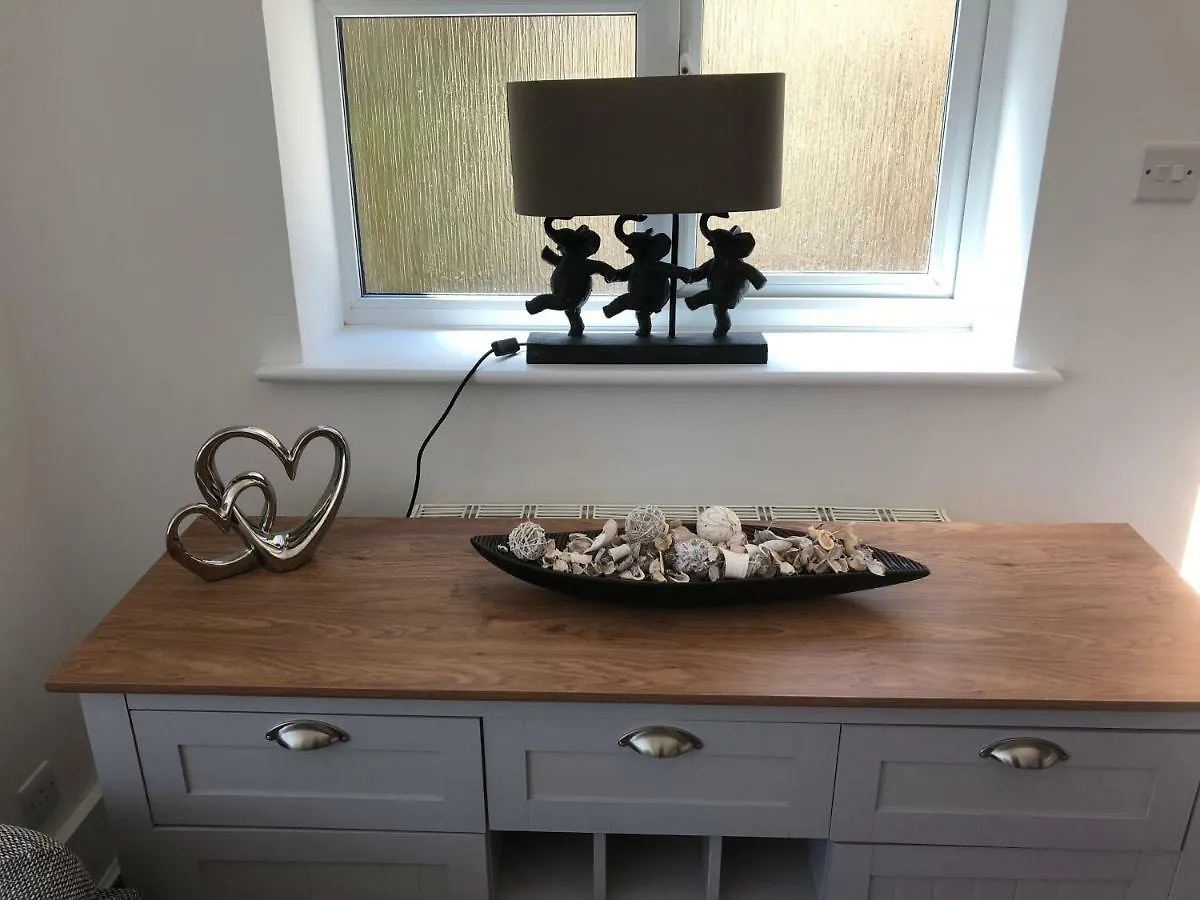 Bournemouth Hot Tub & Sauna Holiday Let 0*,