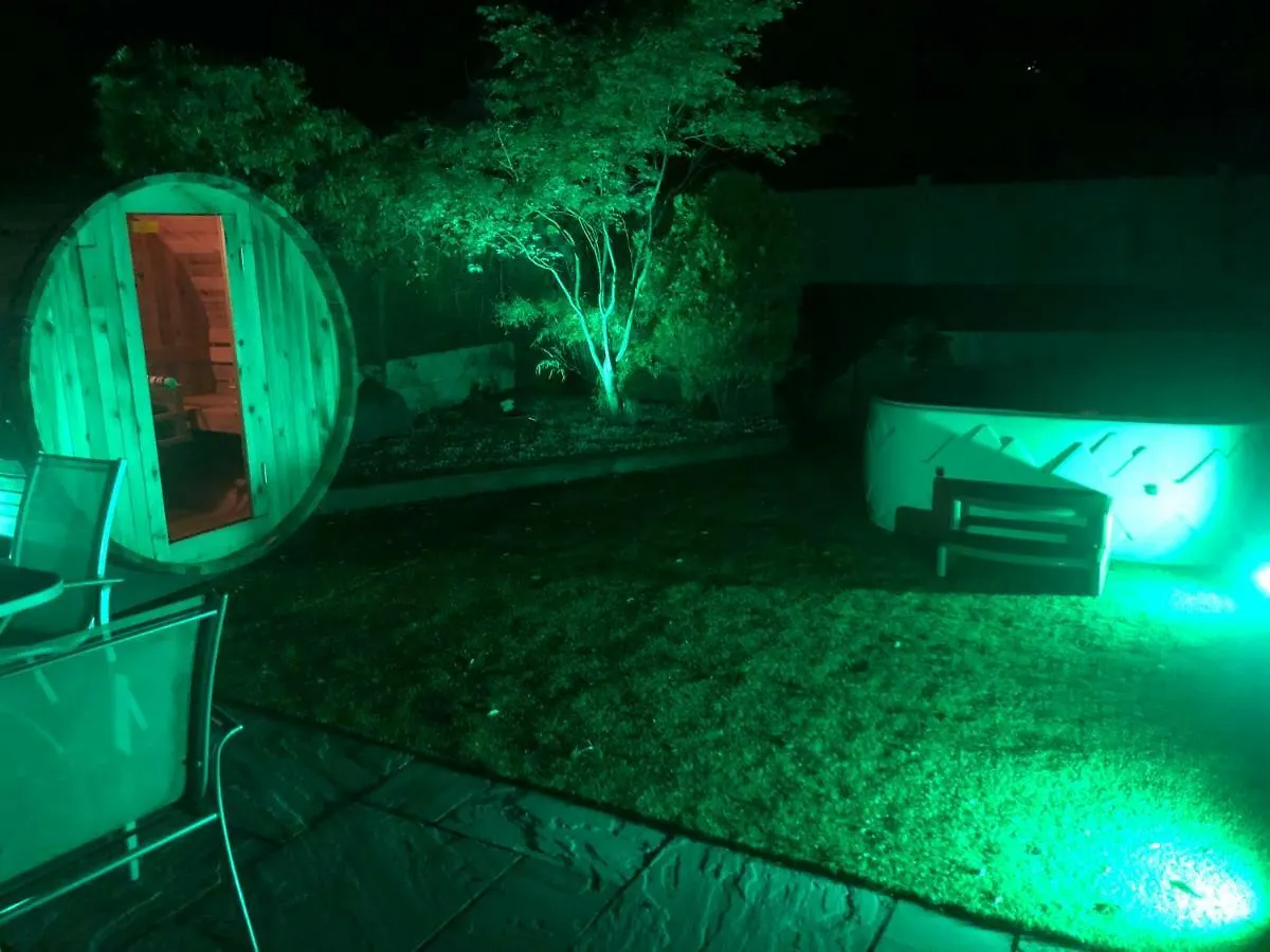 Apartment Bournemouth Hot Tub & Sauna Holiday Let