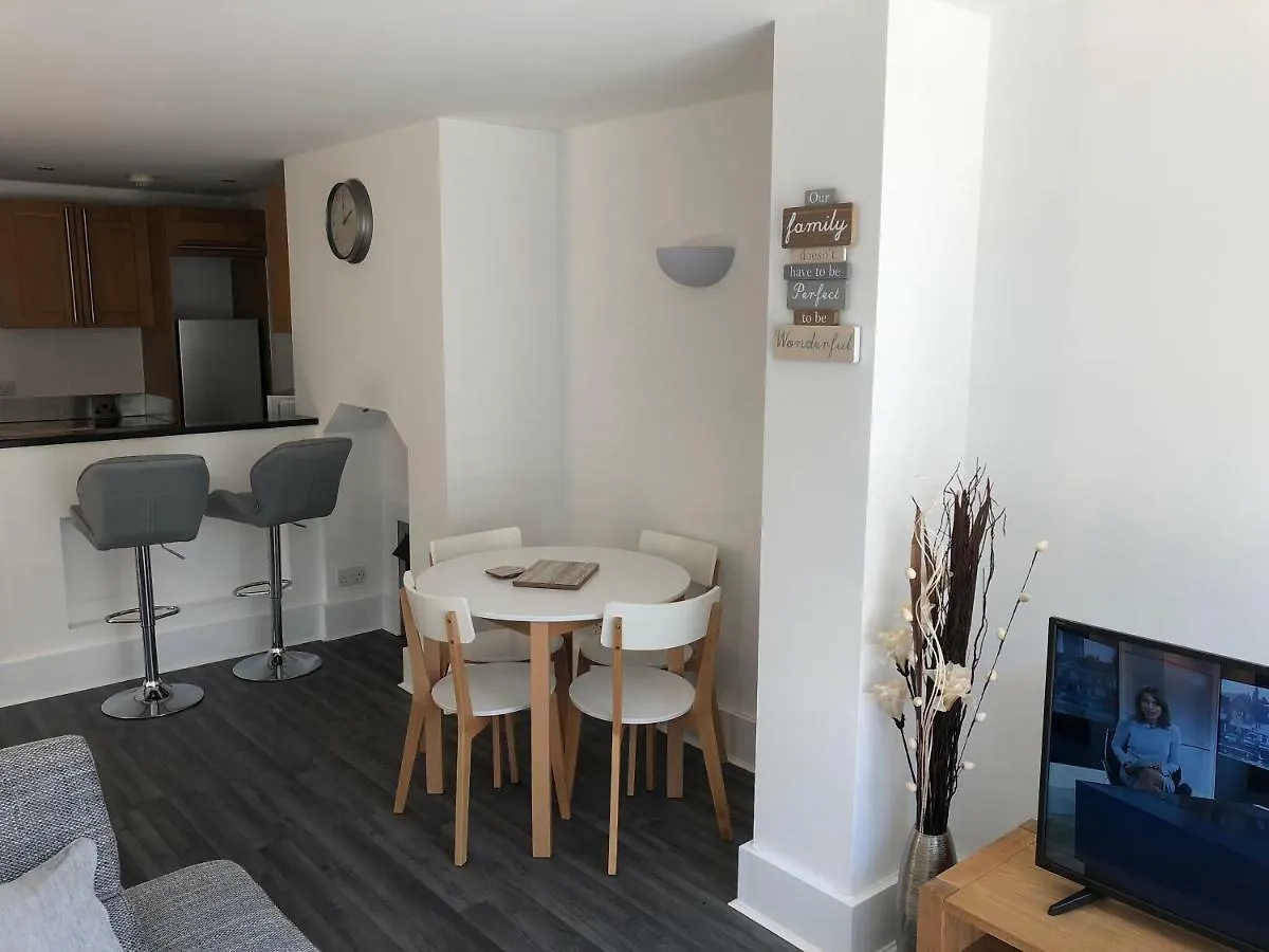 Apartment Bournemouth Hot Tub & Sauna Holiday Let