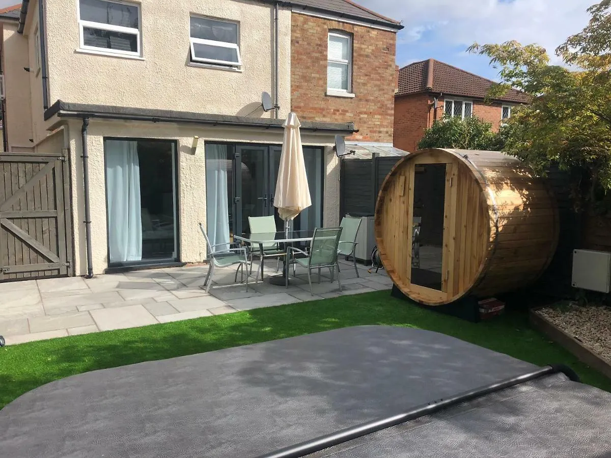 Bournemouth Hot Tub & Sauna Holiday Let