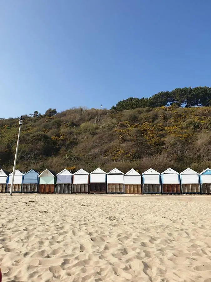 Bournemouth Hot Tub & Sauna Holiday Let Apartment